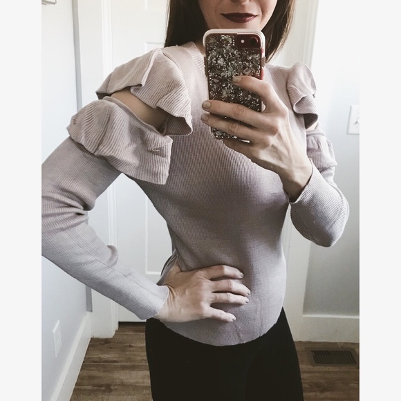 cutout ruffle shoulder soft top - Picture 2 of 5